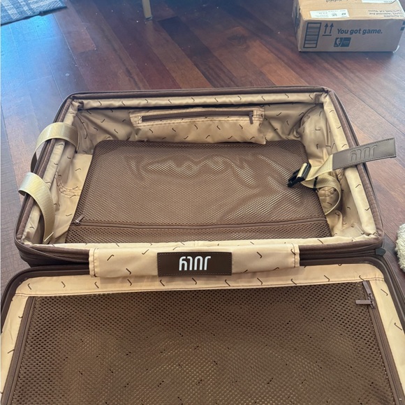 July Max Carry-On - Picture 5 of 10